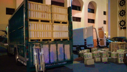 صور.. الشرطة تحجز 13 طنا من الحشيش على متن شاحنة للبضائع صور.. الشرطة تحجز 13 طنا من الحشيش على متن شاحنة للبضائع