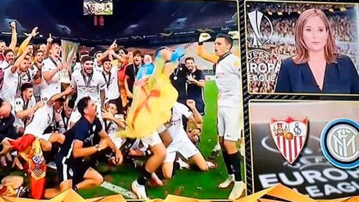 الريفي منير الحدادي يحتفل بفوز فريقه بكأس الدوري الأوربي برفع العلم المغربي والأمازيغي