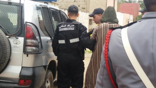 إيقاف "بزناس" مسلّح في حالة سكر طافح بالدريوش وبحوزته كمية من "الشيرا" معدّة للترويج