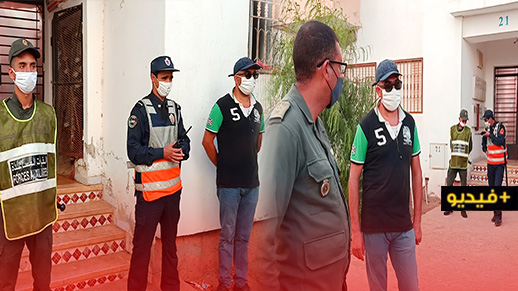 السلطات تشدد المراقبة على منازل المصابين بـ "كورونا" بالناظور السلطات تشدد المراقبة على منازل المصابين بـ "كورونا" بالناظور