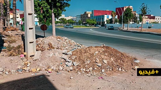أرباب المحلات التجارية يطالبون بالإسراع في أشغال إصلاح الرصيف على طريق الناظور أزغنغان أرباب المحلات التجارية يطالبون بالإسراع في أشغال إصلاح الرصيف على طريق الناظور أزغنغان