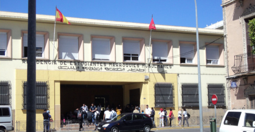 إغلاق الحدود يربك أسر تلاميذ مقر الطلبة المغاربة المسلمين بمليلية إغلاق الحدود يربك أسر تلاميذ مقر الطلبة المغاربة المسلمين بمليلية