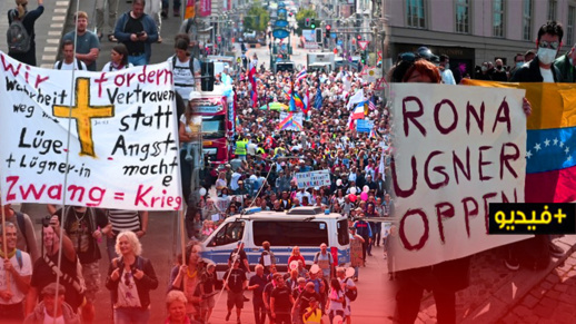 الشرطة الألمانية تتدخل لفض مظاهرة ضد "تدابير كورونا" شارك فيها آلاف الأشخاص الشرطة الألمانية تتدخل لفض مظاهرة ضد "تدابير كورونا" شارك فيها آلاف الأشخاص