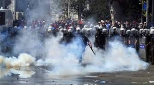 السويد.. "انفلات أمني" إثر اشتباكات عنيفة أعقبت إحراق متطرفين نسخة من القرآن السويد.. "انفلات أمني" إثر اشتباكات عنيفة أعقبت إحراق متطرفين نسخة من القرآن