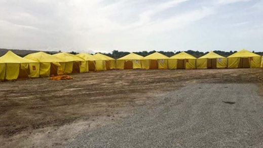 سلطات الناظور تشيد خيام بمنطقة "إعزانا" لإيواء العاملين بميناء غرب المتوسط سلطات الناظور تشيد خيام بمنطقة "إعزانا" لإيواء العاملين بميناء غرب المتوسط