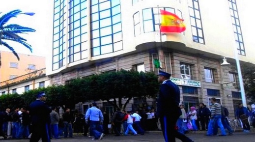 افتتاح مركز لاستقبال طلبات الفيزا الإسبانية بمكان ضيق وسط حي سكني يثير غضب الساكنة افتتاح مركز لاستقبال طلبات الفيزا الإسبانية بمكان ضيق وسط حي سكني يثير غضب الساكنة