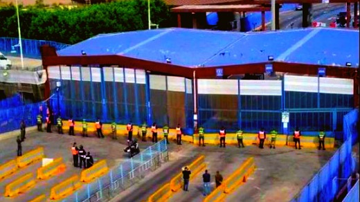 أنباء عن فتح الحدود قريبا في وجه المغاربة العالقين بمليلية المحتلة أنباء عن فتح الحدود قريبا في وجه المغاربة العالقين بمليلية المحتلة