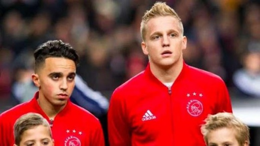 اختار قميصا يحمل رقمه.. النجم فان دي بيك يسير على نهج زملائه في الوفاء لـ"نوري" اختار قميصا يحمل رقمه.. النجم فان دي بيك يسير على نهج زملائه في الوفاء لـ"نوري"