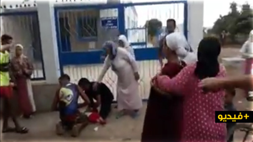 شاهدوا.. حبة عنب تنهي حياة طفلة أمام مستشفى أغلق الأبواب في وجهها شاهدوا.. حبة عنب تنهي حياة طفلة أمام مستشفى أغلق الأبواب في وجهها