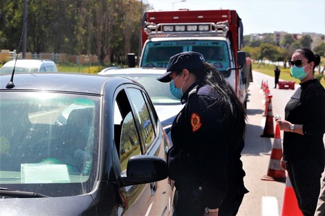 غرامات مالية للمواطنين المتنقلين للمدن الموبوءة دون التوفر على رخصة التنقل غرامات مالية للمواطنين المتنقلين للمدن الموبوءة دون التوفر على رخصة التنقل