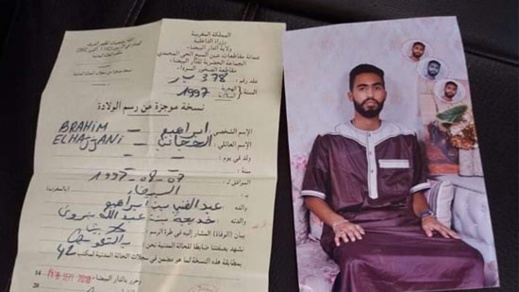 أسرة من الدار البيضاء تصاب بانهيار بعد فقدان إبنها الغريق منذ 4 أيام بشاطئ بوقانا ضواحي الناظور أسرة من الدار البيضاء تصاب بانهيار بعد فقدان إبنها الغريق منذ 4 أيام بشاطئ بوقانا ضواحي الناظور