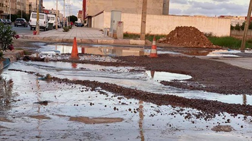 تسرب مائي بقناة رئيسية للماء الشروب بالعروي يدخل الشهر السادس والجهات المختصة تتماطل في إصلاحه تسرب مائي بقناة رئيسية للماء الشروب بالعروي يدخل الشهر السادس والجهات المختصة تتماطل في إصلاحه