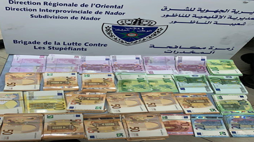 الناظور.. الجمارك تصادر مبلغا ضخما من العملة الصعبة تخلى عنه شخص الناظور.. الجمارك تصادر مبلغا ضخما من العملة الصعبة تخلى عنه شخص