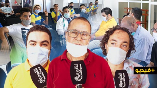أندية كرة القدم بالناظور تنخرط في اعتصام إنذاري بمقر الجماعة احتجاجا على "مهزلة" تقليص المنحة