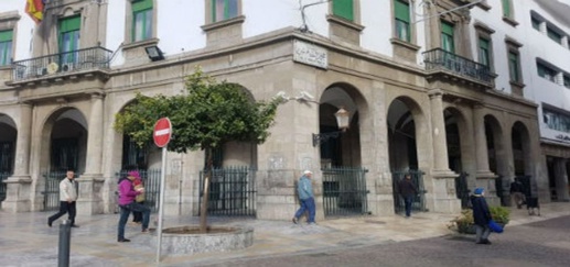 ضبط مهاجر إفريقي قرب القنصلية الإسبانية وبحوزته جهاز "تجسس" ضبط مهاجر إفريقي قرب القنصلية الإسبانية وبحوزته جهاز "تجسس"