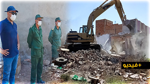 سلطات الناظور تشرع في هدم منزلين يعيقان الطرقات الرئيسية ووكالة مارتشيكا وجماعة الناظور تتعهدان بالتعويض سلطات الناظور تشرع في هدم منزلين يعيقان الطرقات الرئيسية ووكالة مارتشيكا وجماعة الناظور تتعهدان بالتعويض