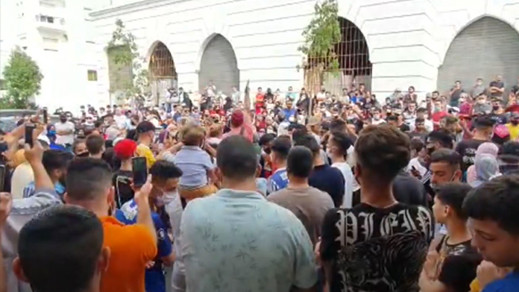شاهدوا.. تشييع جنازة الطفل عدنان تتحول إلى مسيرة احتجاجية حاشدة للمطالبة بـ"إعدام" المجرم شاهدوا.. تشييع جنازة الطفل عدنان تتحول إلى مسيرة احتجاجية حاشدة للمطالبة بـ"إعدام" المجرم