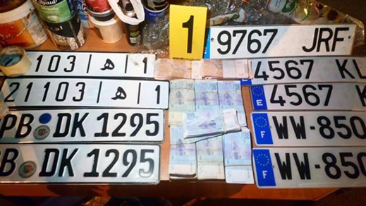 بالصور.. هذه هي المحجوزات التي تم ضبطها لدى عضو عصابة ترويج المخدرات والسيارات المسروقة بالناظور بالصور.. هذه هي المحجوزات التي تم ضبطها لدى عضو عصابة ترويج المخدرات والسيارات المسروقة بالناظور