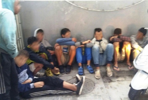 تونسيون يحتجون على تدهور أوضاع أبنائهم المحتجزين في مراكز الإيواء بمليلية تونسيون يحتجون على تدهور أوضاع أبنائهم المحتجزين في مراكز الإيواء بمليلية