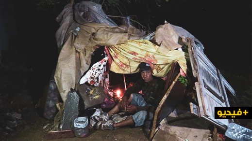حالة مؤلمة.. متشرد بالناظور يعيش حالة الضياع في كوخ مهترئ لأزيد من 10 سنوات حالة مؤلمة.. متشرد بالناظور يعيش حالة الضياع في كوخ مهترئ لأزيد من 10 سنوات