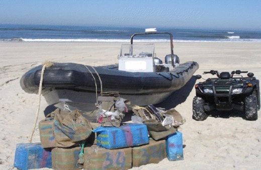 درك الناظور يحجز كميات كبيرة من الحشيش والعصابة تلوذ بالفرار درك الناظور يحجز كميات كبيرة من الحشيش والعصابة تلوذ بالفرار