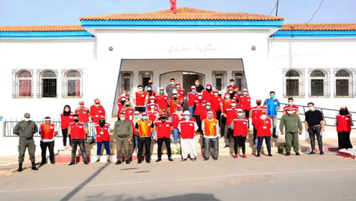 العروي.. تواصل الحملة التحسيسية وتوزيع الكمامات لليوم السادس على التوالي العروي.. تواصل الحملة التحسيسية وتوزيع الكمامات لليوم السادس على التوالي