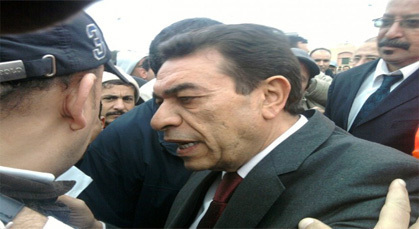 محاصرة وزير التربية محمد الوافا من قبل أساتذة ينتمي بعضهم إلى اقليم الحسيمة محاصرة وزير التربية محمد الوافا من قبل أساتذة ينتمي بعضهم إلى اقليم الحسيمة