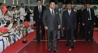 الملك محمد السادس يستغني عن عكازه الطبي الملك محمد السادس يستغني عن عكازه الطبي
