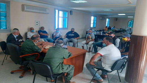 تجار أزغنغان ينظمون وقفة احتجاجية أمام مقر المجلس ويشكلون لجنة لمحاورة السلطات المحلية تجار أزغنغان ينظمون وقفة احتجاجية أمام مقر المجلس ويشكلون لجنة لمحاورة السلطات المحلية