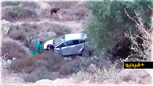 شاهدوا.. سيارة خفيفة تهوي في منحدر عميق بجماعة تافرسيت