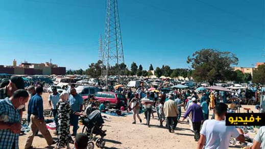 شاهدوا.. الاكتظاظ وغياب شروط السلامة الصحية بسوق الأحد بوجدة ينذر بسيناريو كارثي شاهدوا.. الاكتظاظ وغياب شروط السلامة الصحية بسوق الأحد بوجدة ينذر بسيناريو كارثي