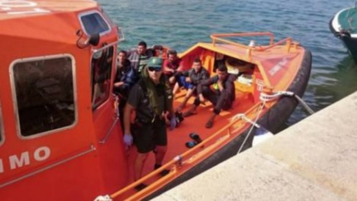 كانوا على متن زورق مطاطي.. خفر السّواحل الإسبانية تنقذ 32 مهاجرا سريا من الرّيف