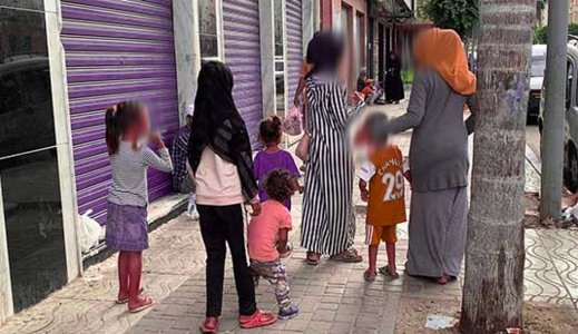 الأطفال المتسولون في شوارع الناظور يثيرون غضب مواطنين ويطالبون السلطات بالتدخل للحد من الظاهرة