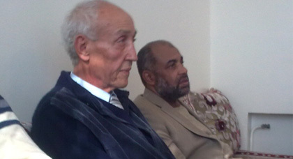 "الحزب الأمازيغي" يزور بيت عبد السلام ياسين ويقدم التعازي للعائلة والجماعة "الحزب الأمازيغي" يزور بيت عبد السلام ياسين ويقدم التعازي للعائلة والجماعة