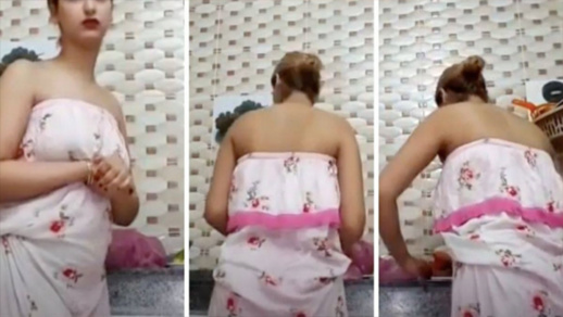 “روتيني اليومي”.. مغربية تثير غضب متتبّعي موقع "يوتيوب" بلقطات "عارية" “روتيني اليومي”.. مغربية تثير غضب متتبّعي موقع "يوتيوب" بلقطات "عارية"