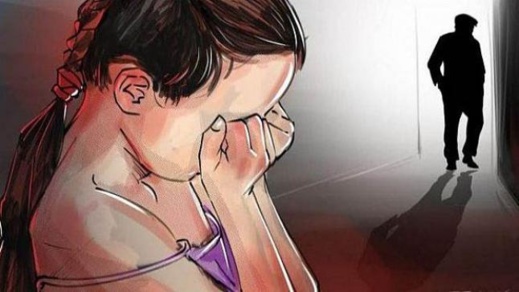 مثير.. رب أسرة يتنازل بعشرون ألف درهم عن شكاية ضد مغتصب إبنته القاصر مثير.. رب أسرة يتنازل بعشرون ألف درهم عن شكاية ضد مغتصب إبنته القاصر