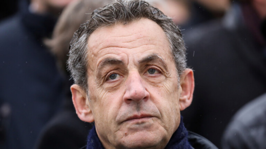 بداية أطوار محاكمة الرئيس الفرنسي السابق ساركوزي بتهم "فساد" بداية أطوار محاكمة الرئيس الفرنسي السابق ساركوزي بتهم "فساد"