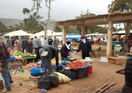 تارجسيت.. إعادة فتح السوق الأسبوعي في أفق رفع قيود كورونا عن المدينة تارجسيت.. إعادة فتح السوق الأسبوعي في أفق رفع قيود كورونا عن المدينة