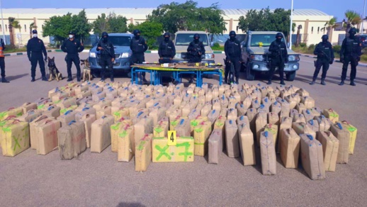 توقيف شخص ينتمي لشبكة إجرامية تنشط في التهريب الدولي للمخدرات وحيازة السلاح الناري توقيف شخص ينتمي لشبكة إجرامية تنشط في التهريب الدولي للمخدرات وحيازة السلاح الناري