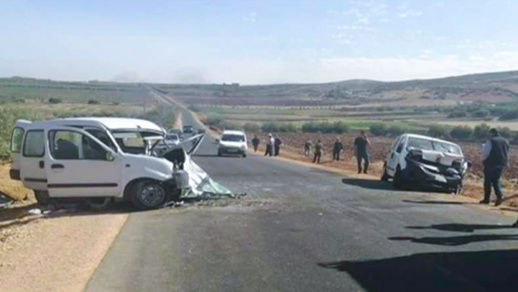 بالصور.. قتيلان من عائلة واحدة وجريح في حادثة سير مروعة ضواحي فاس 