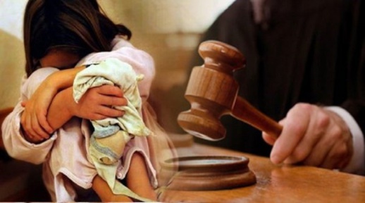 زنا المحارم.. فتاة قاصر تصور والدها وهو يداعب جهازها التناسلي زنا المحارم.. فتاة قاصر تصور والدها وهو يداعب جهازها التناسلي