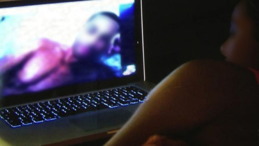 خبير يحذر من عصابة على مواقع التواصل الاجتماعي تستدرج ضحايا باستعمال "الإباحية" خبير يحذر من عصابة على مواقع التواصل الاجتماعي تستدرج ضحايا باستعمال "الإباحية"