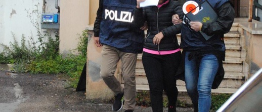 8 أشهر سجنا لمغربية أشبعت زوجها ضربا بعد عودتها في حالة سكر إلى المنزل 8 أشهر سجنا لمغربية أشبعت زوجها ضربا بعد عودتها في حالة سكر إلى المنزل