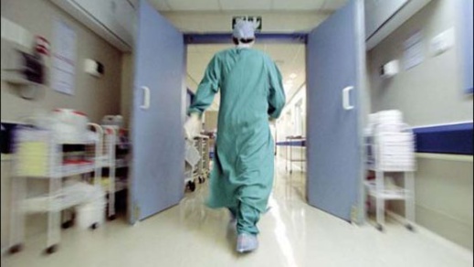 أطباء القطاع الحر بالمغرب يدقون ناقوس الخطر بعد وفاة "بروفيسور" آخر  أطباء القطاع الحر بالمغرب يدقون ناقوس الخطر بعد وفاة "بروفيسور" آخر