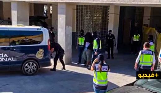 شاهدوا.. استنفار أمني بمليلية بعد احباط مخطط إرهابي كان وراءه "داعشي" يقطن بالمنطقة  شاهدوا.. استنفار أمني بمليلية بعد احباط مخطط إرهابي كان وراءه "داعشي" يقطن بالمنطقة