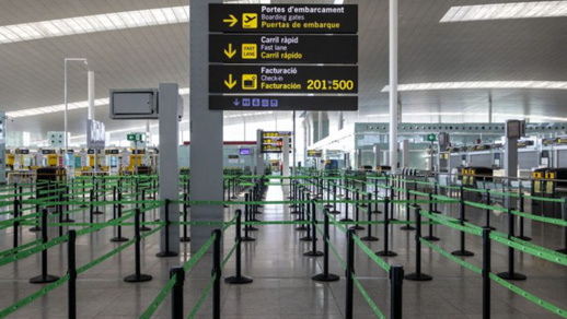 بالصور.. سلطات برشلونة تمنع مغاربة دخول المدينة وتحتجزهم في المطار