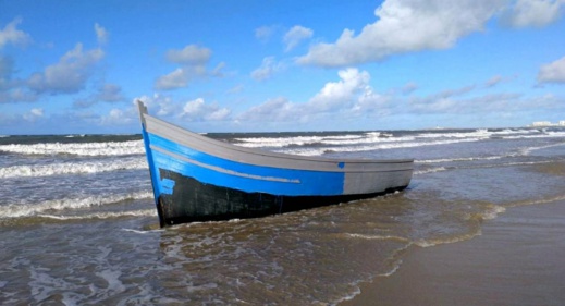 درك أركمان يحجز قاربا خشبيا من النوع الكبير في سواحل الجزيرة درك أركمان يحجز قاربا خشبيا من النوع الكبير في سواحل الجزيرة