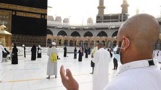 السلطات السعودية تسمح بالعمرة وبالصلاة في المسجد الحرام بعد 7 شهور من الإغلاق السلطات السعودية تسمح بالعمرة وبالصلاة في المسجد الحرام بعد 7 شهور من الإغلاق