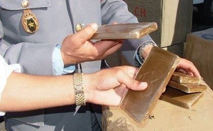 حجز بارود وأطنان من الشيرا وتسع سيارات ومبالغ مالية بضواحي وجدة حجز بارود وأطنان من الشيرا وتسع سيارات ومبالغ مالية بضواحي وجدة