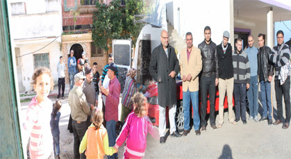 استفادة 120 أسرة من بوادي جماعة الرواضي بالحسيمة من ملابس قافلة فاعل الخير ـ الناظور استفادة 120 أسرة من بوادي جماعة الرواضي بالحسيمة من ملابس قافلة فاعل الخير ـ الناظور